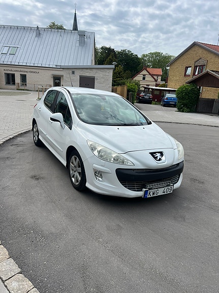 Peugeot 308 2 of 3
