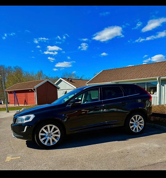 Volvo XC60 2 of 9