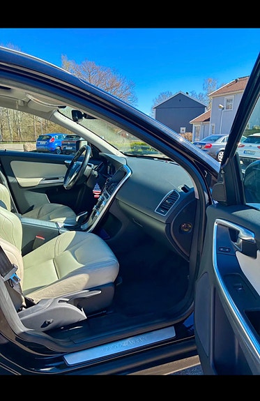Volvo XC60 5 of 9