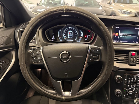 Volvo V40 15 of 28
