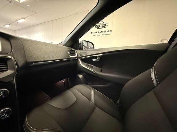 Volvo V40 25 of 28