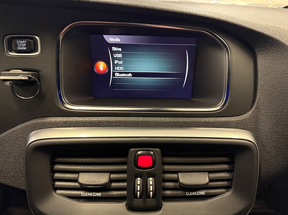 Volvo V40 21 of 28