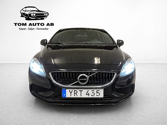 Volvo V40 2 of 28