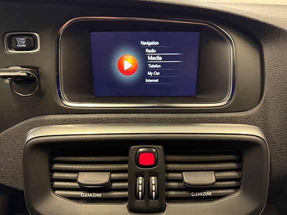 Volvo V40 19 of 28