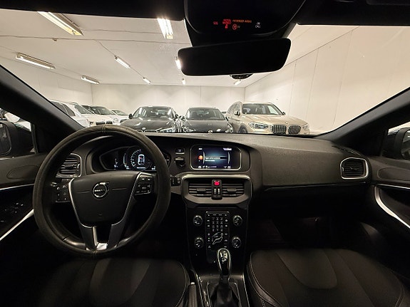 Volvo V40 14 of 28