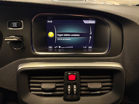 Volvo V40 22 of 28