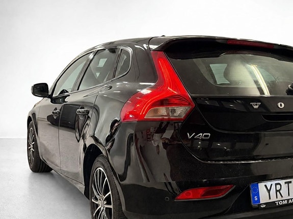 Volvo V40 4 of 28