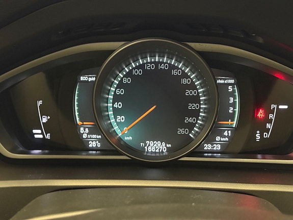 Volvo V40 17 of 28