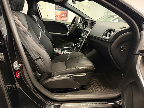 Volvo V40 12 of 28