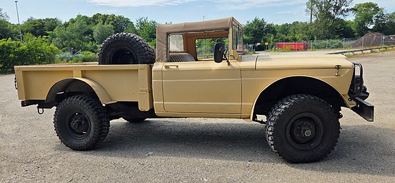 Jeep Gladiator 2 of 4