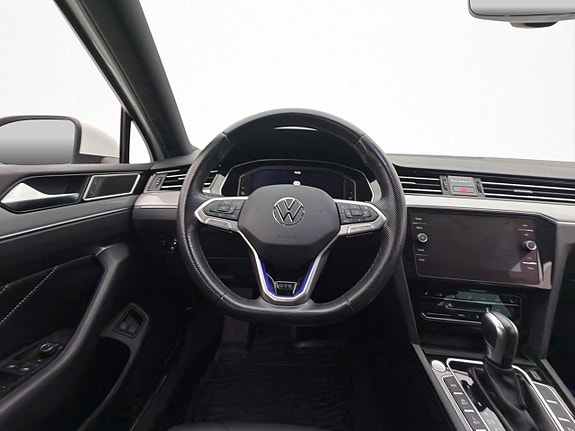 Volkswagen Passat 11 of 30
