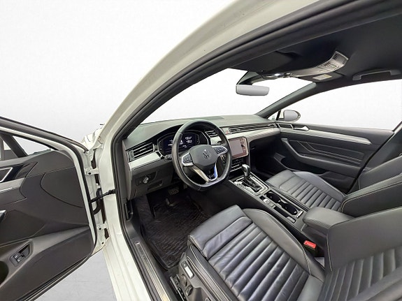 Volkswagen Passat 8 of 30