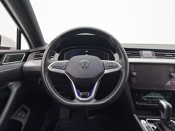 Volkswagen Passat 10 of 30