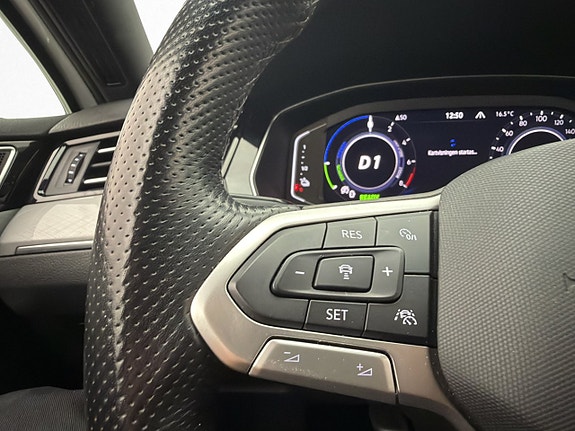 Volkswagen Passat 14 of 30