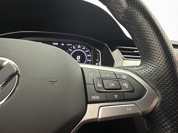 Volkswagen Passat 15 of 30