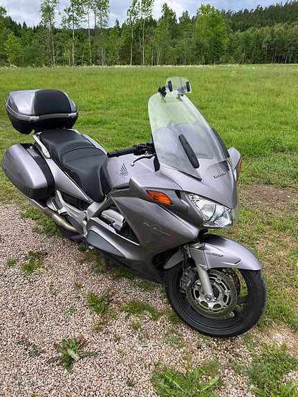Honda ST1300 Pan-European 4 of 6