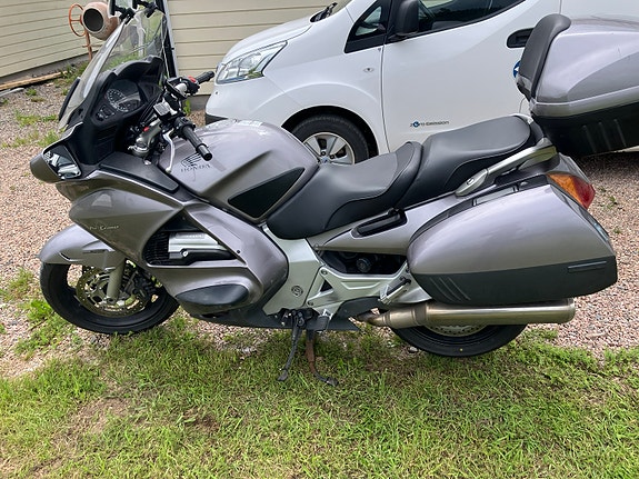 Honda ST1300 Pan-European 2 of 6