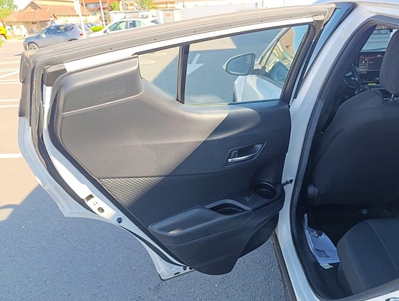 Toyota C-HR 14 of 20