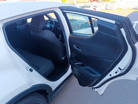 Toyota C-HR 13 of 20