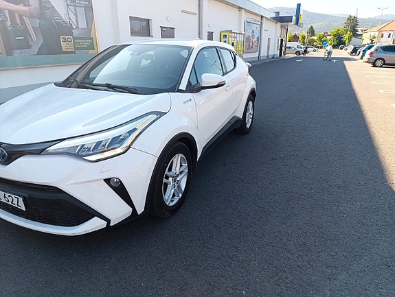 Toyota C-HR 2 of 20