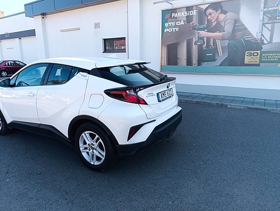 Toyota C-HR 3 of 20