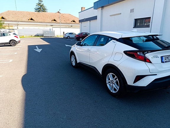 Toyota C-HR 4 of 20