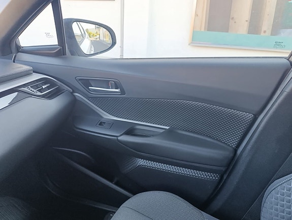 Toyota C-HR 15 of 20