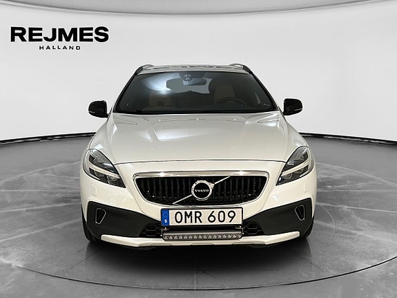 Volvo V40 Cross Country 9 of 14