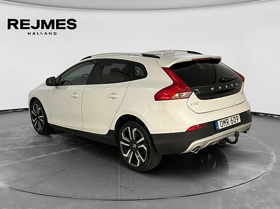 Volvo V40 Cross Country 2 of 14