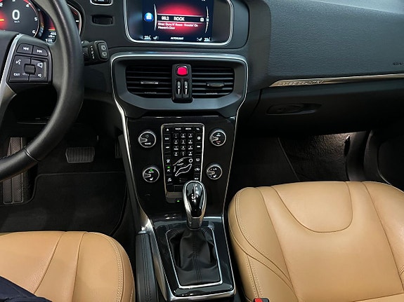 Volvo V40 Cross Country 13 of 14