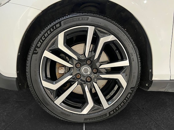 Volvo V40 Cross Country 10 of 14