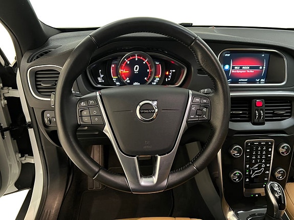 Volvo V40 Cross Country 11 of 14