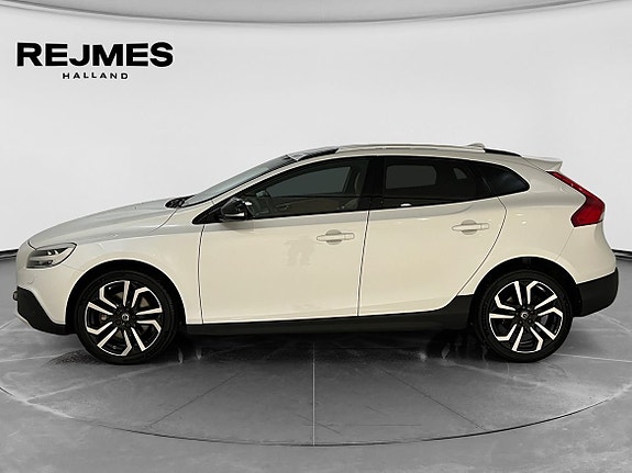 Volvo V40 Cross Country 3 of 14
