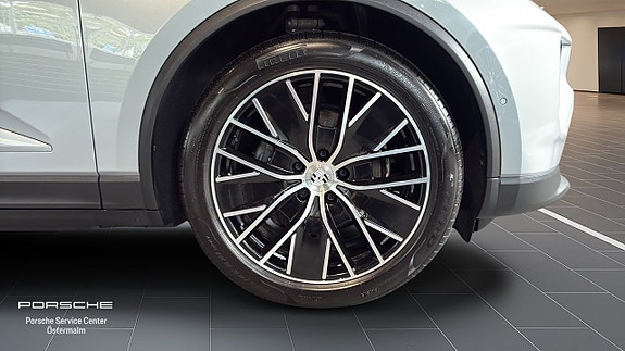Porsche Macan 4 9 of 11