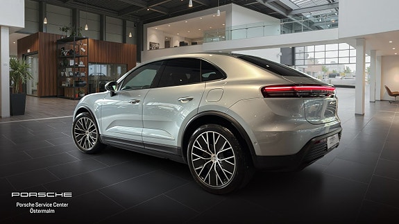 Porsche Macan 4 2 of 11
