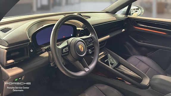 Porsche Macan 4 3 of 11