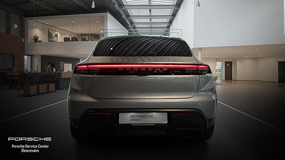 Porsche Macan 4 8 of 11