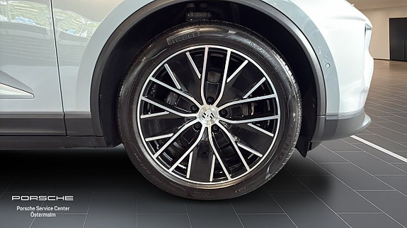 Porsche Macan 4 9 of 11