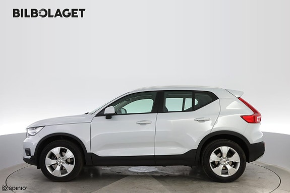 Volvo XC40 2 of 18