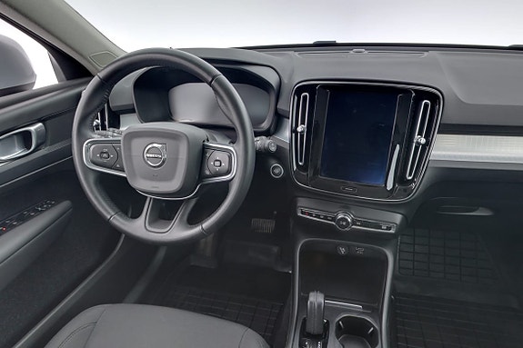 Volvo XC40 8 of 18