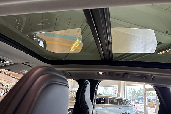 Volvo XC60 12 of 30