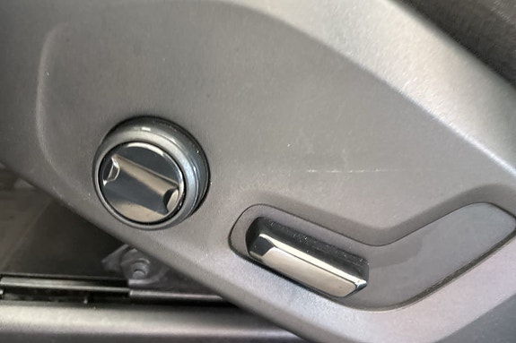 Volvo XC60 14 of 30