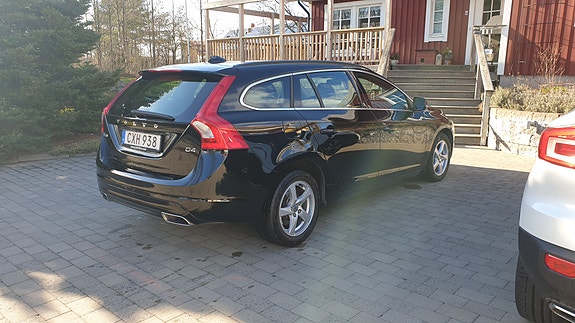 Volvo V60 2 of 8