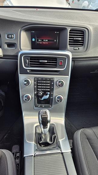 Volvo V60 4 of 8