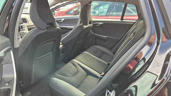 Volvo V60 6 of 8