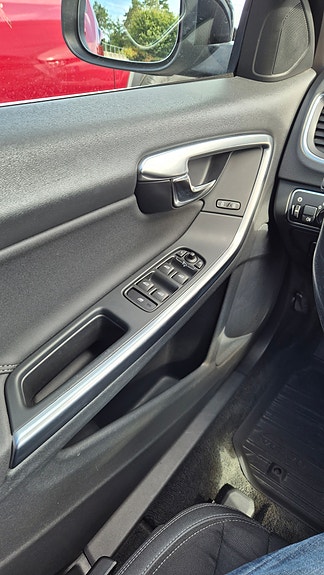 Volvo V60 7 of 8