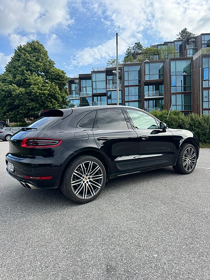 Porsche Macan S 5 of 9
