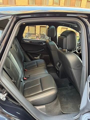 Porsche Macan S 7 of 9