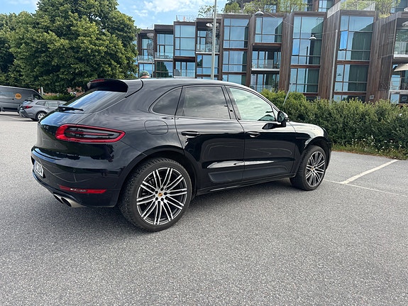 Porsche Macan S 8 of 9