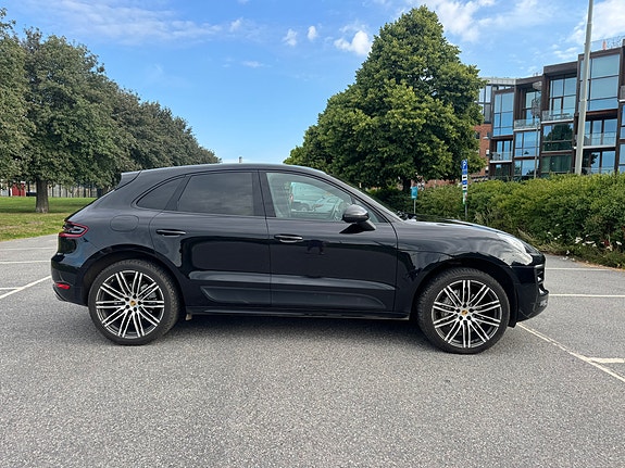 Porsche Macan S 6 of 9